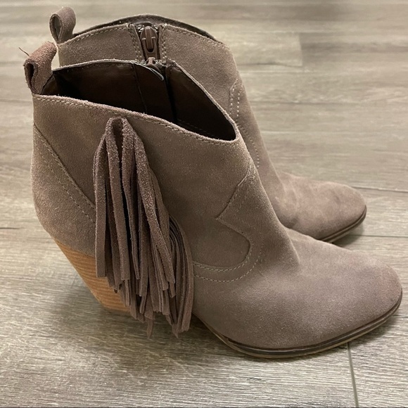 Steve Madden Ponncho Womens Ankle Boots Fringe Western Taupe Suede Sz 7M - Picture 1 of 8